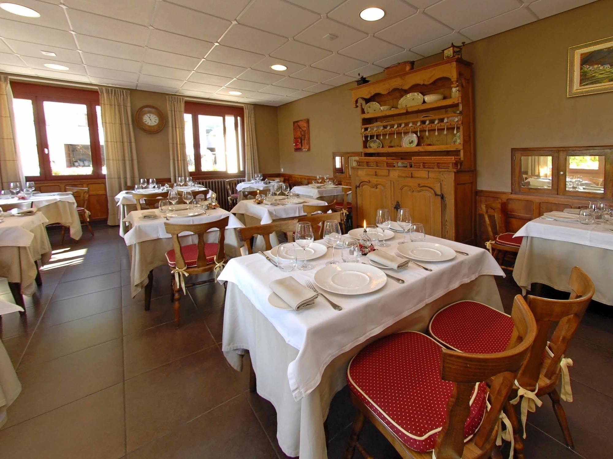 Logis Hotel Restaurant Des Gorges Du Tarn Florac Exteriör bild